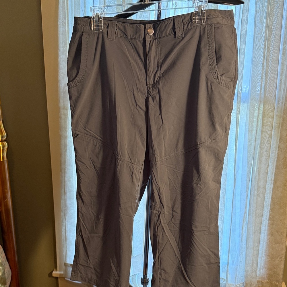 Eddie Bauer grey Capris with Stretch Fabric
